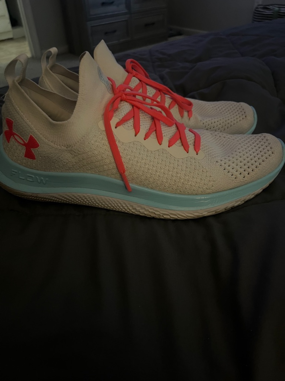 Under Armour Light Gray Knit Running Shoes with Coral Laces and Bluetooth